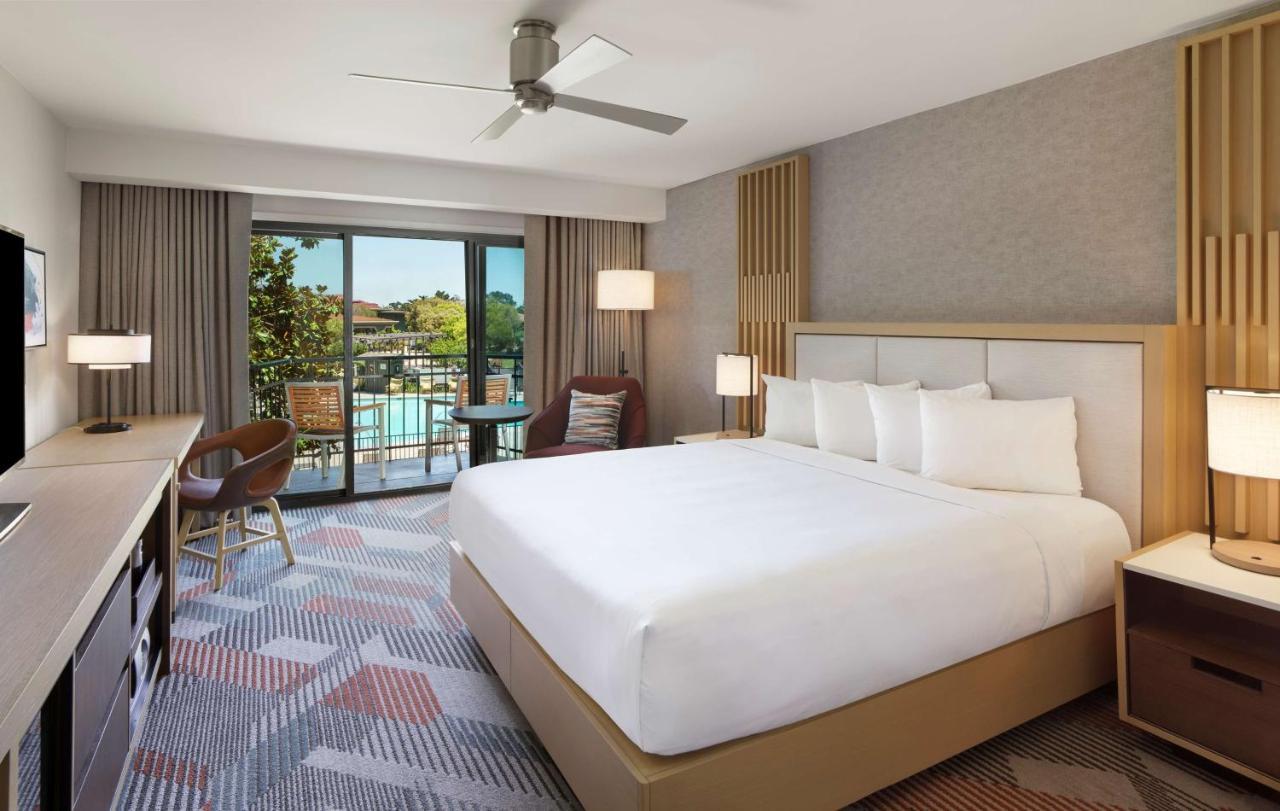 King Room with Balcony and Pool View,311591737:JPEG