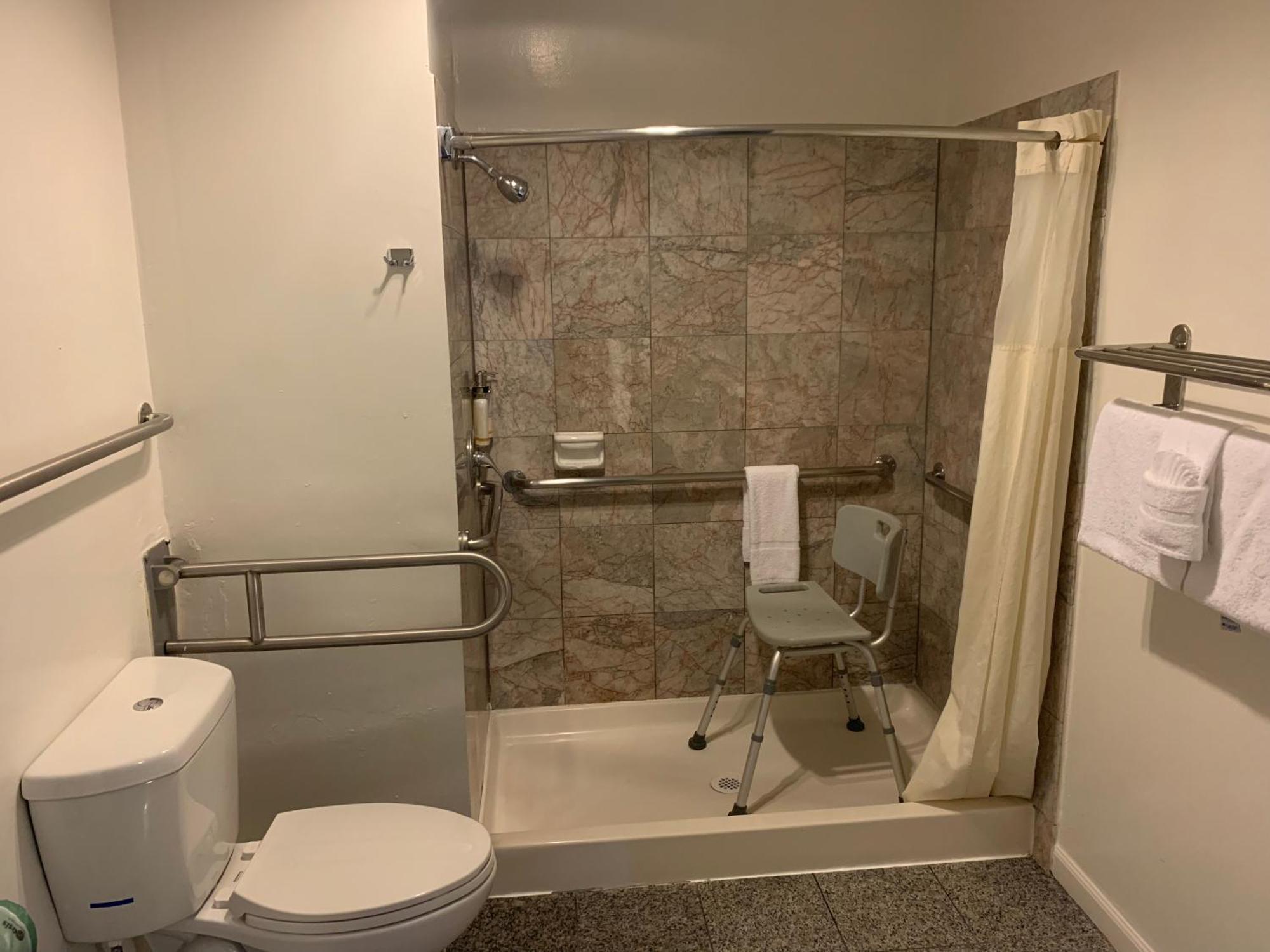 Queen Room - Disability Access,1710032514:JPEG