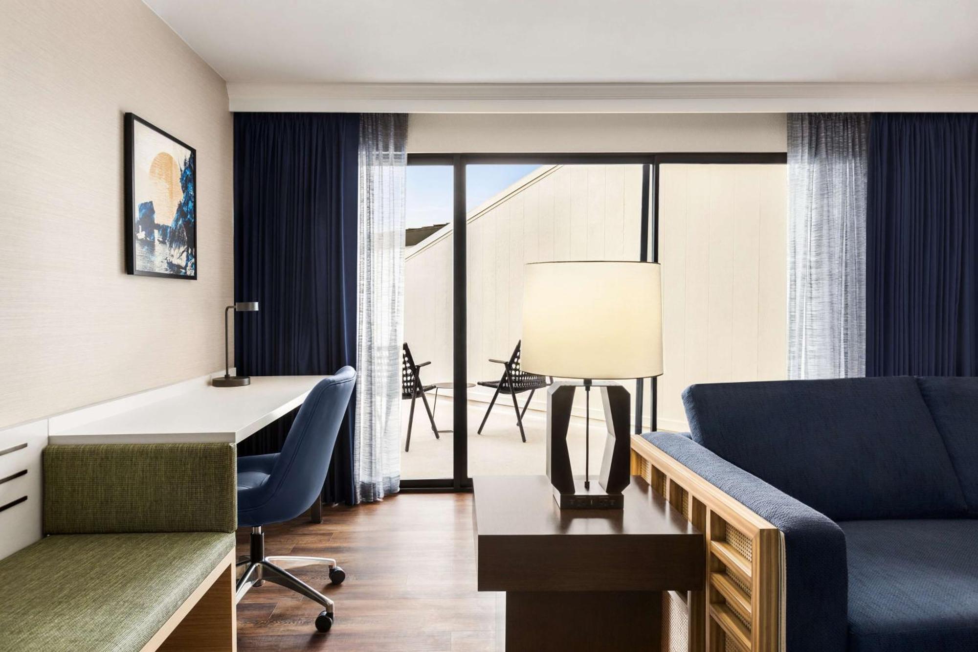Junior King Suite with Balcony,1548844156:JPEG