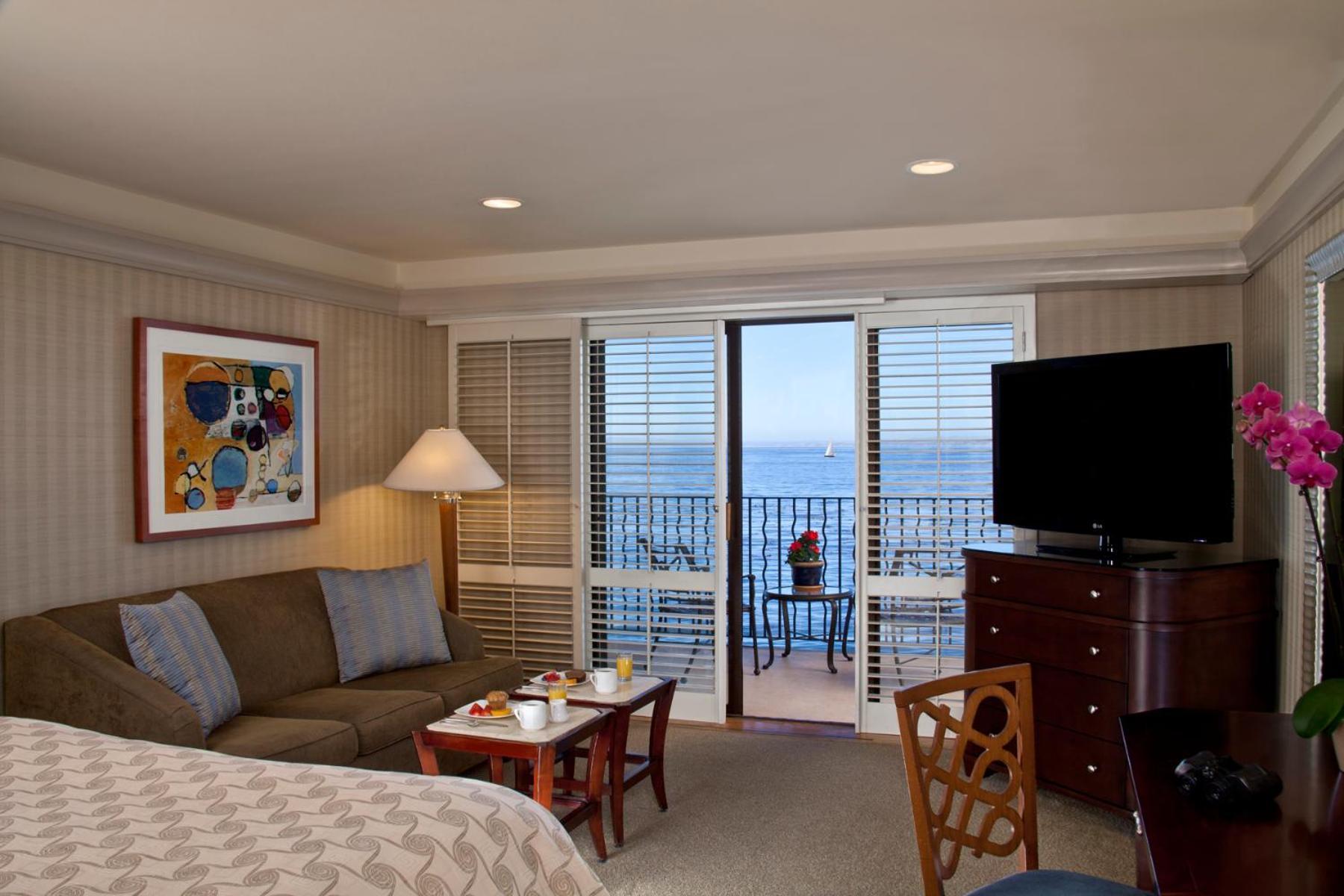 Oceanfront King Room Balcony Sofabed