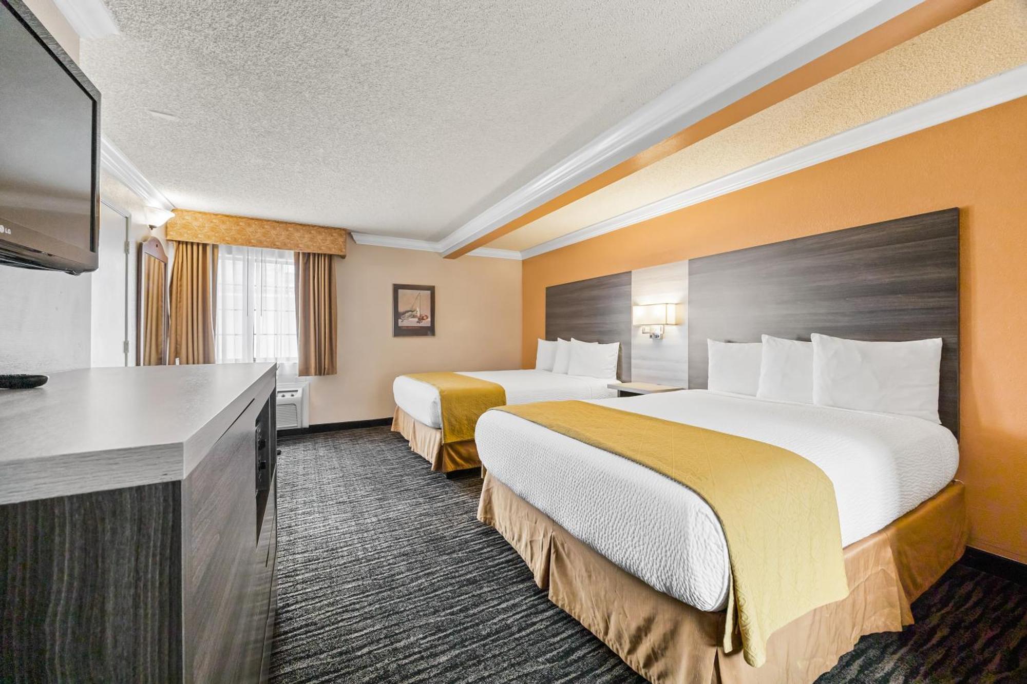 Double Queen Room Firplace