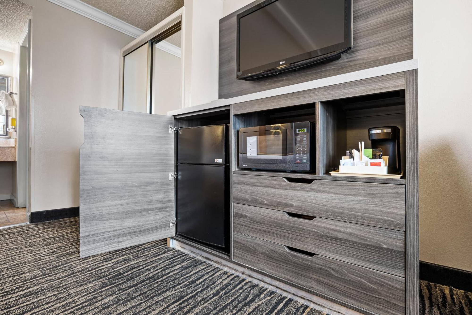 Double Queen Room Firplace
