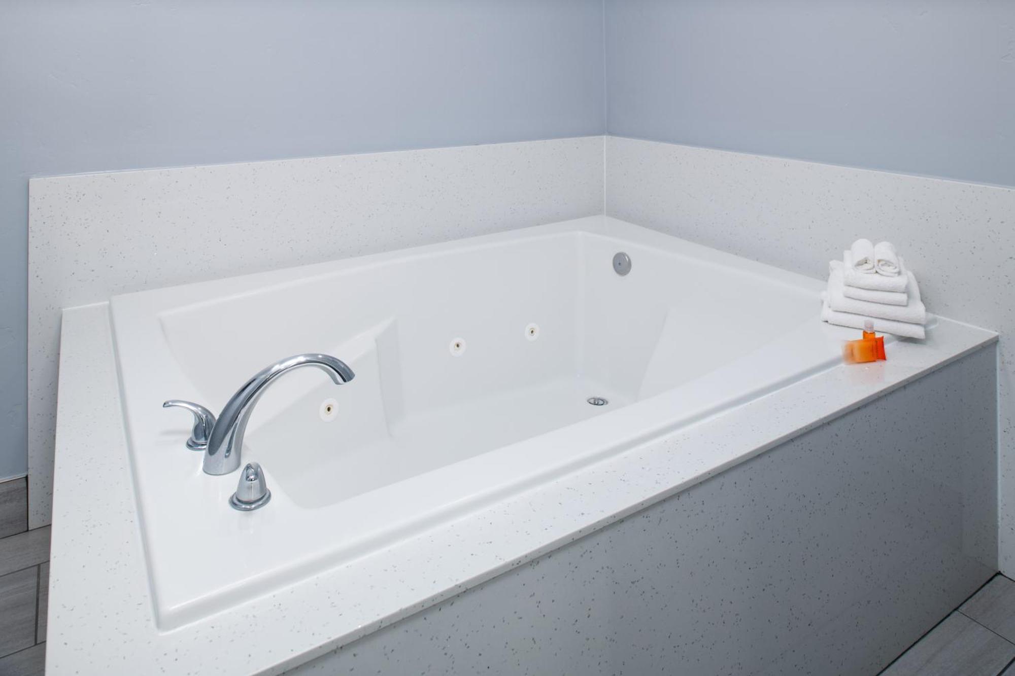 King Room Hot Tub