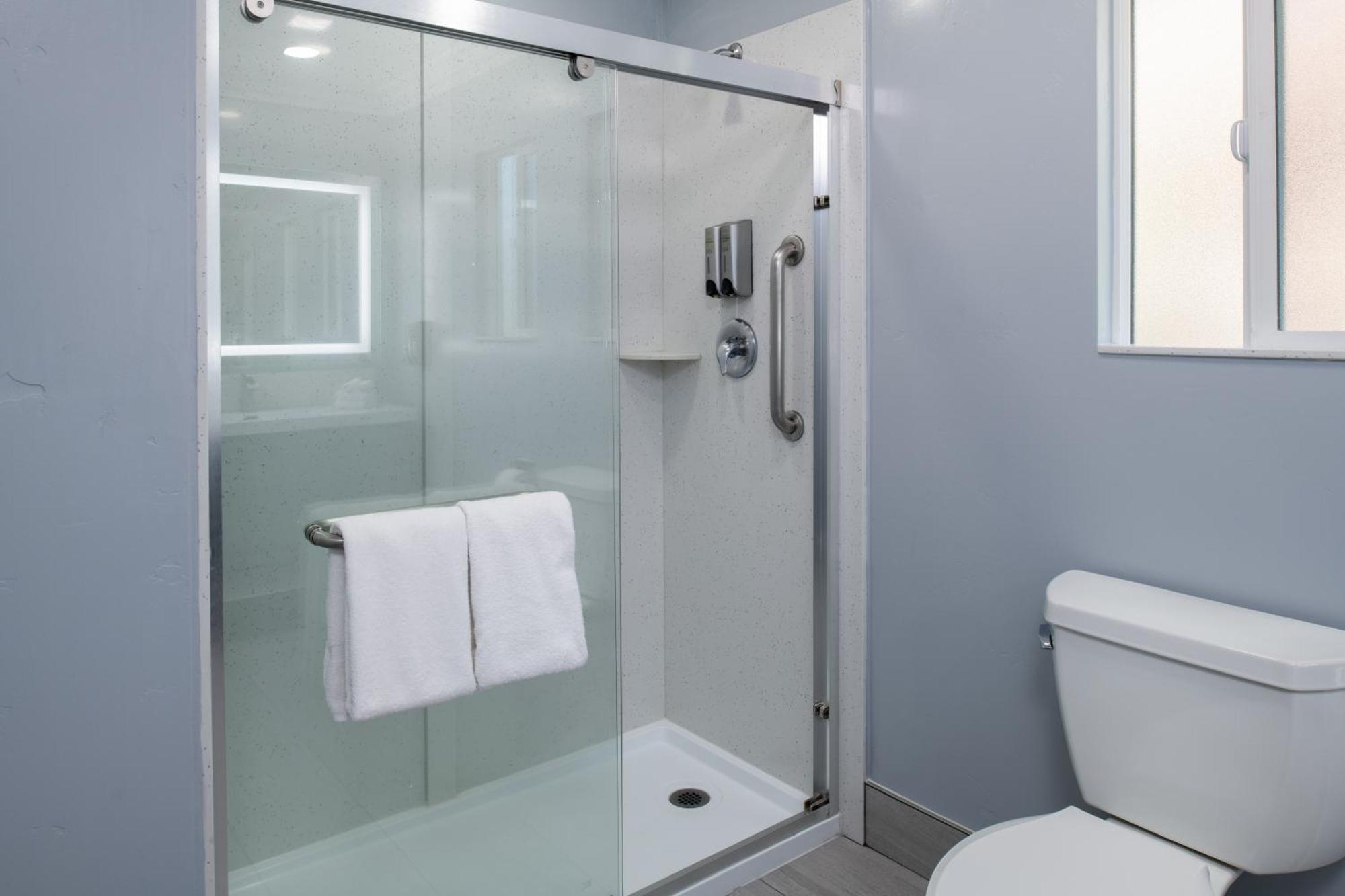 Two-Bedroom Suite 1 King & 1 King
