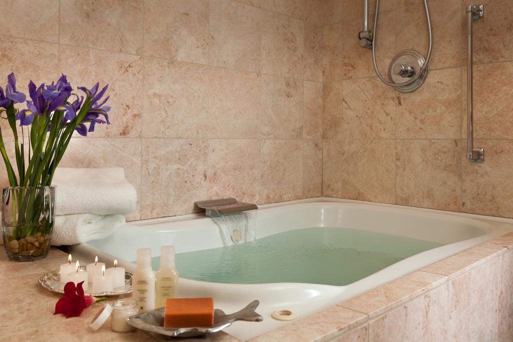 Queen Room with Spa Bath ( 1st Floor )
