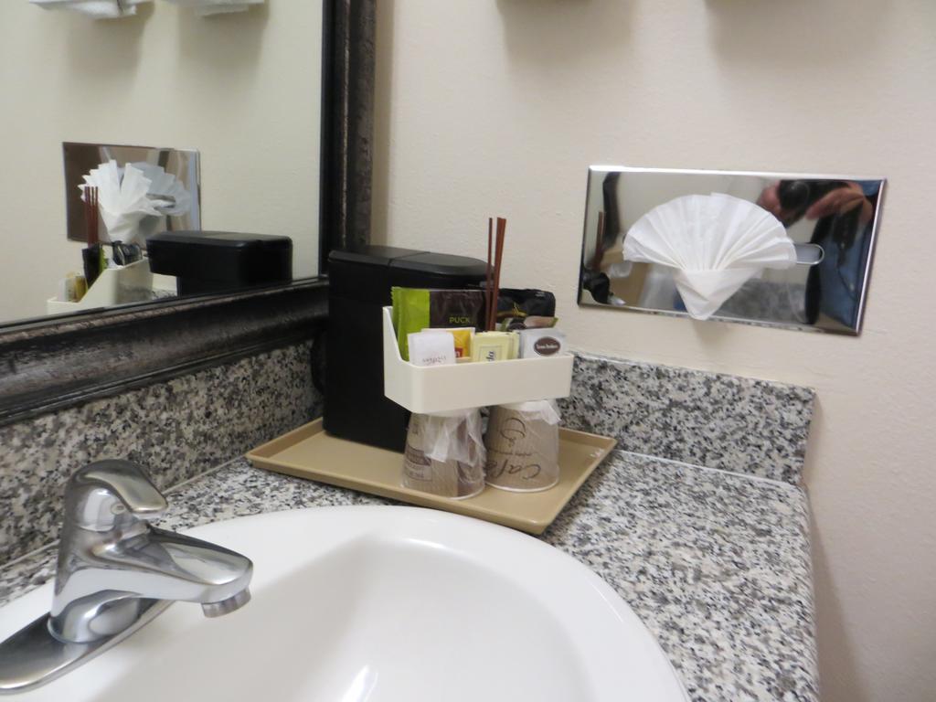 King Room with Fireplace,326858587:JPEG