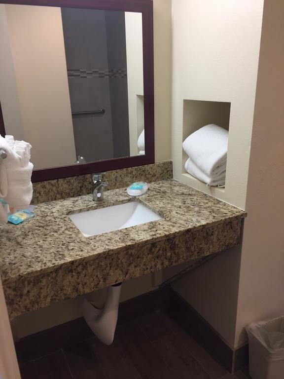 Queen Room- Accessible Non-Smoking,451565697:JPEG