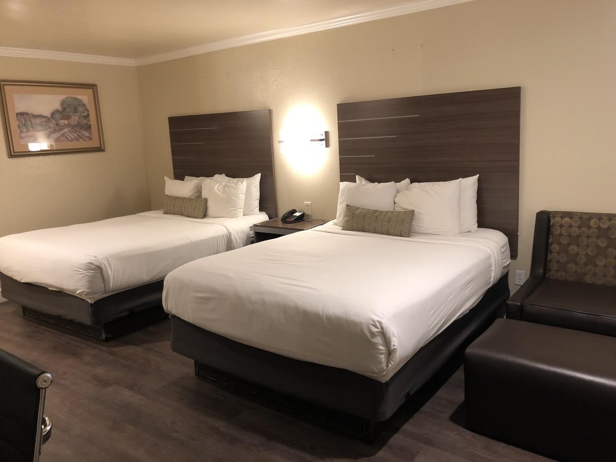 Queen Room with Two Queen Beds,1589517791:JPEG