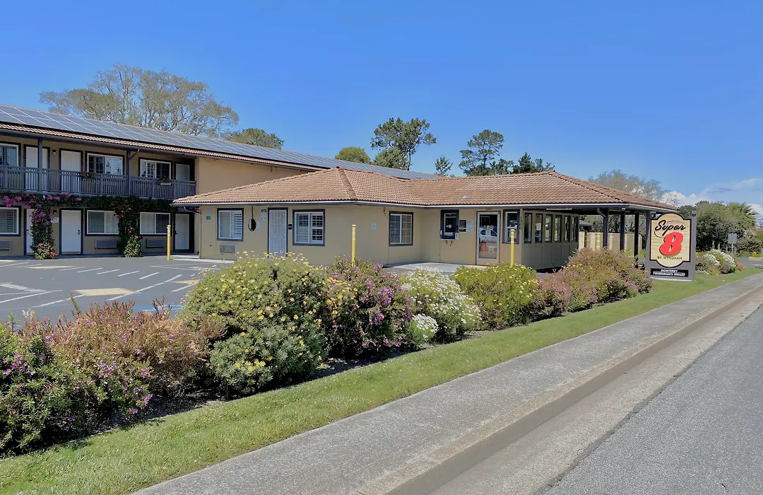 Aura Inn Monterey-1