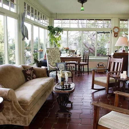 The Jabberwock Bed & Breakfast-2