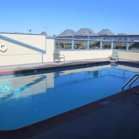 Monterey Fairgrounds Inn-3