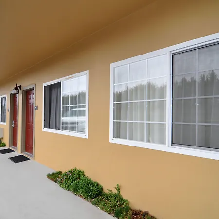 Super 8 By Wyndham Monterey-3